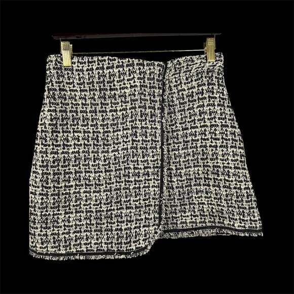 Max Studio London Dresses & Skirts - Max Studio NWT Black White Tweed Mini Skirt Size XS